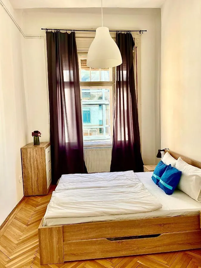 W25 Smart Apartment Будапешт